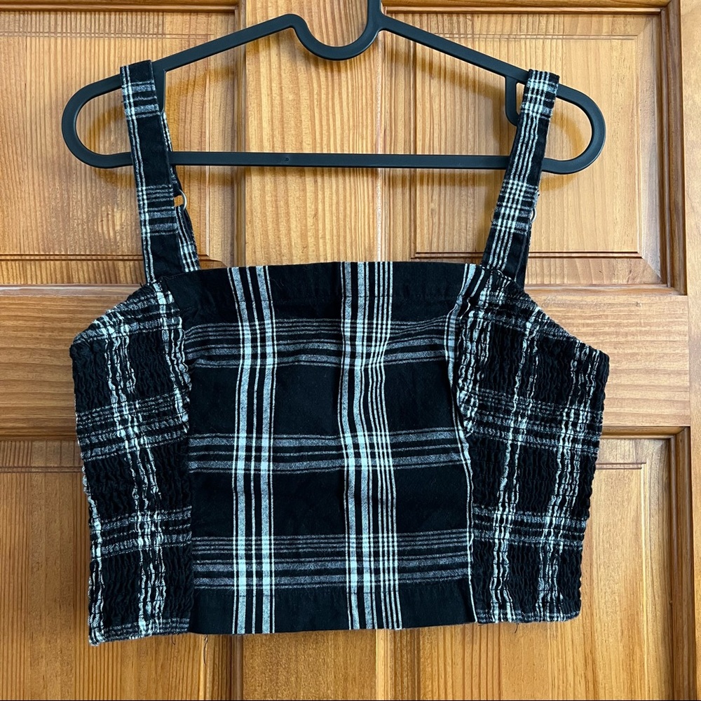 Hollister Black and White Plaid Cropped Tank Top Size M